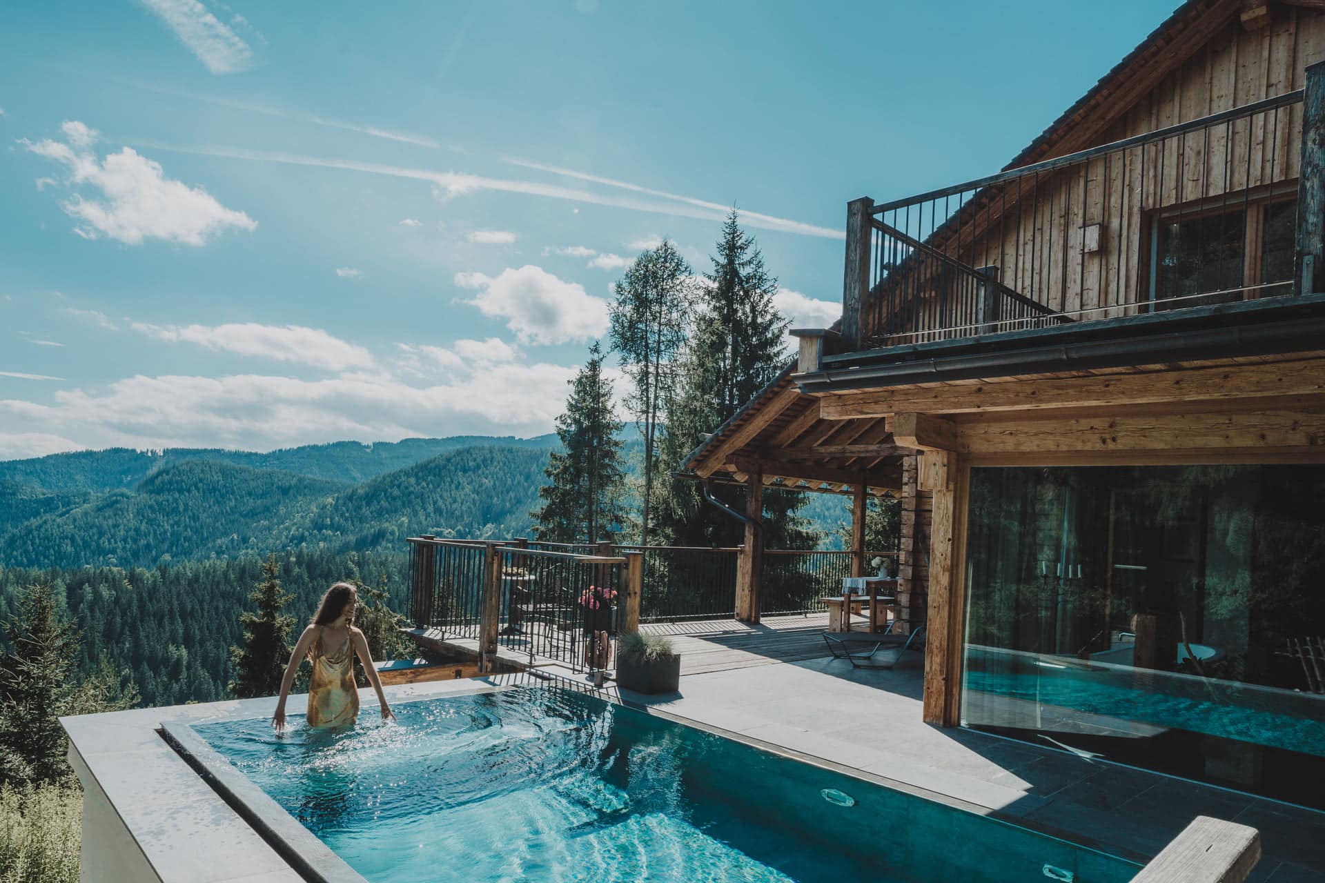 Waldhaus Luxus Chalet mit InfinityPool Winterwonderland